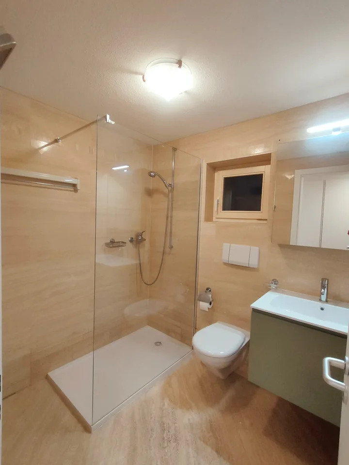 Morcote - Helles 3.5-Zimmer-Duplex mit Garten, Pool und Seeblick – Foto 18 von 23