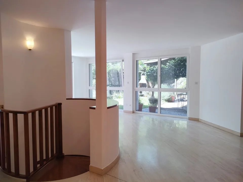Morcote - Helles 3.5-Zimmer-Duplex mit Garten, Pool und Seeblick – Foto 19 von 23