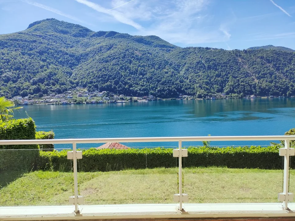 Morcote - Luminoso 3.5 locali duplex con giardino, piscina e vista lago