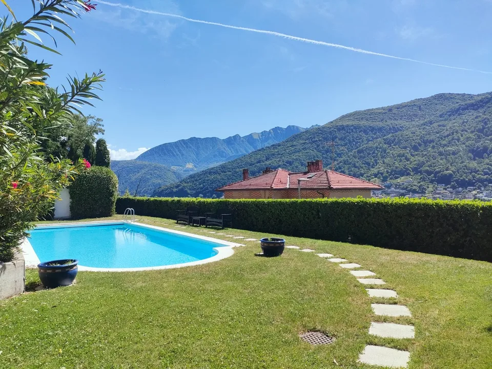 Morcote - Luminoso 3.5 locali duplex con giardino, piscina e vista lago