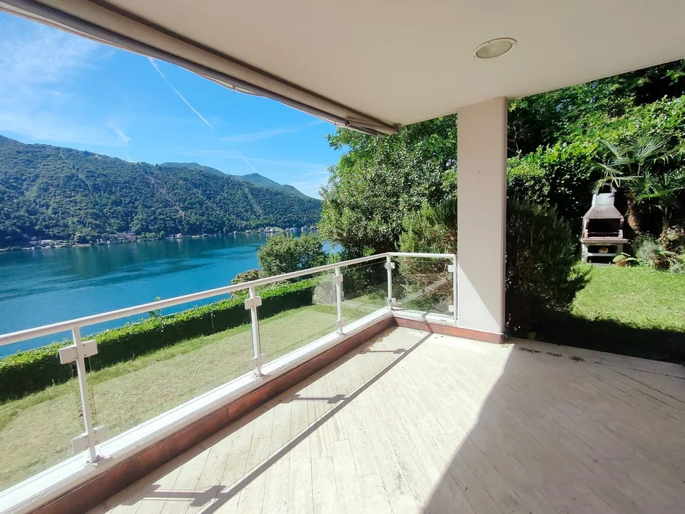 Morcote - Luminoso 3.5 locali duplex con giardino, piscina e vista lago