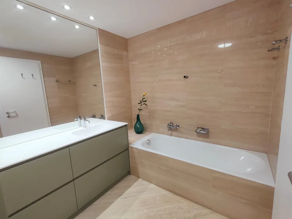 Morcote - Helles 3.5-Zimmer-Duplex mit Garten, Pool und Seeblick – Foto 17 von 23