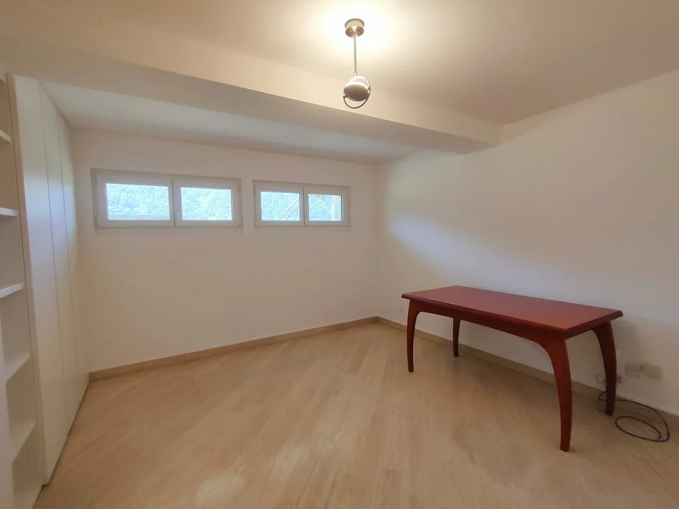 Morcote - Helles 3.5-Zimmer-Duplex mit Garten, Pool und Seeblick – Foto 21 von 23