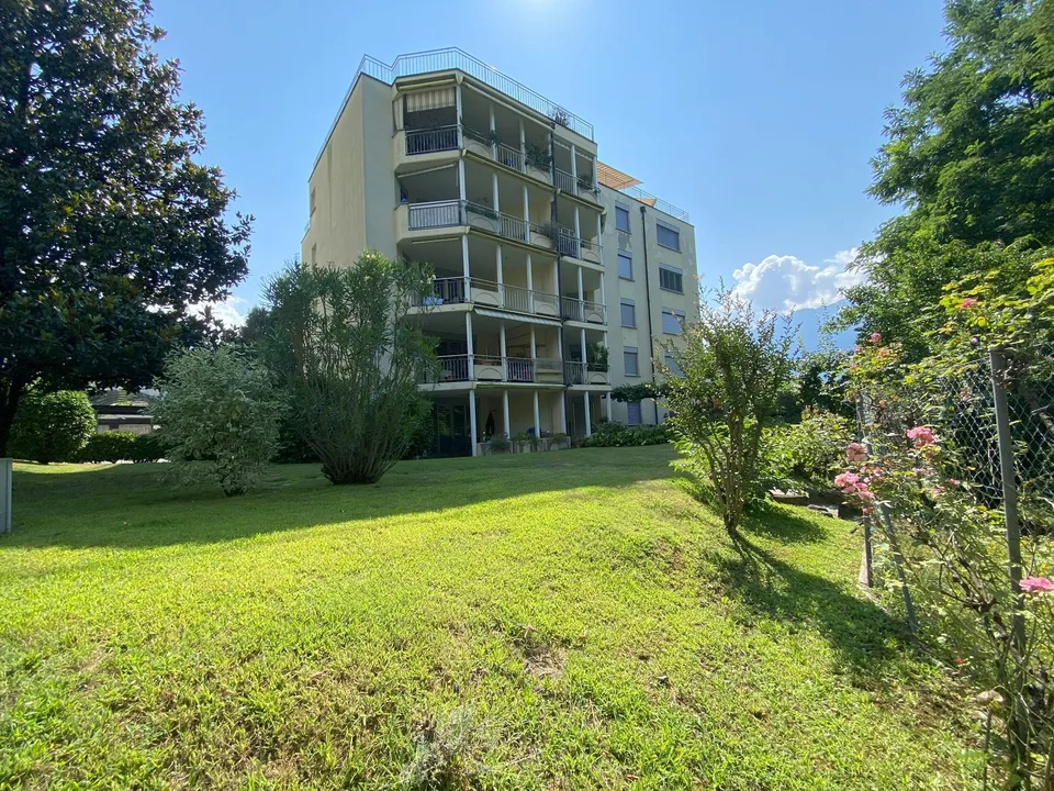 MINUSIO - Luminoso appartamento3.5 locali/ Charmante 3.5-Zimmer-Wohnung mit grossem Balkon