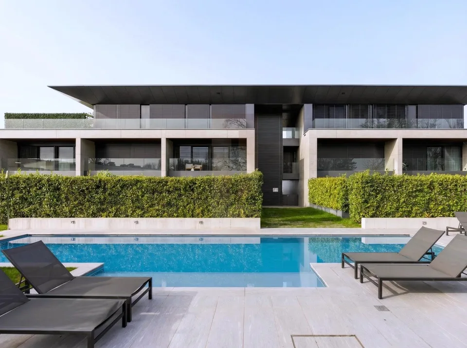 En Exclusivité : Townhouse avec vue lac et piscine dans une résidence haut de gamme