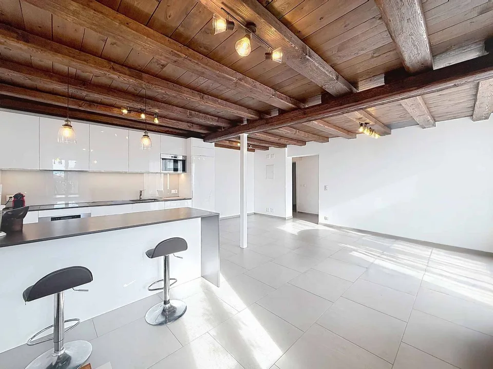 Bellissima casa di villaggio ristrutturata con charme, volumi e vista delle Alpi