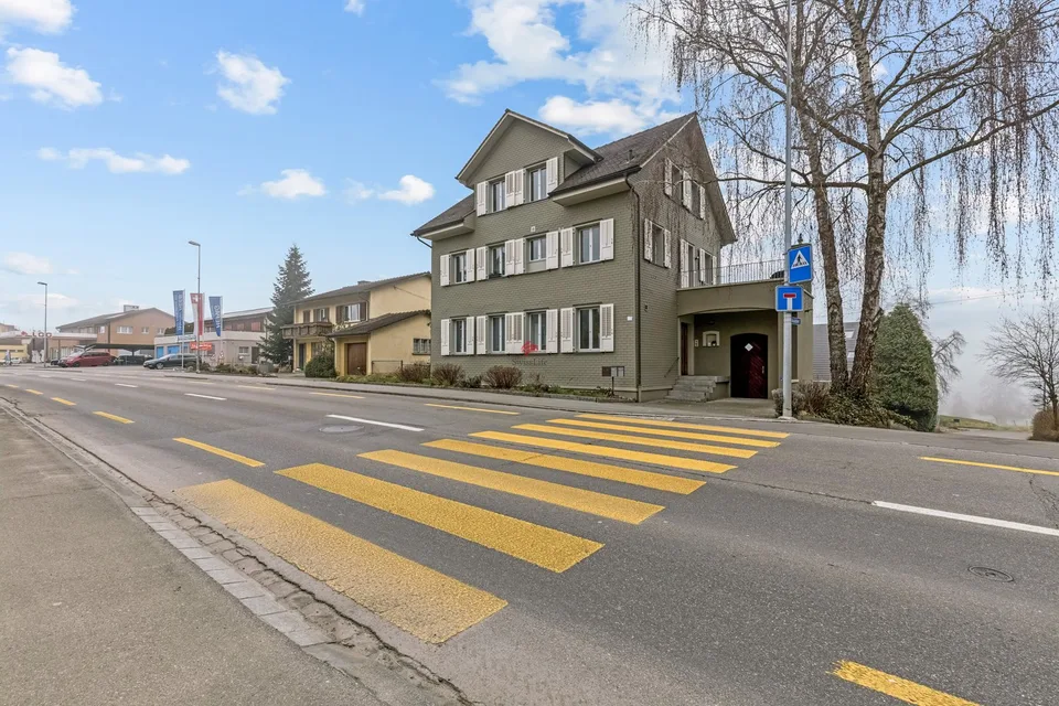 Zwei Mieter. Fünf Stockwerke. Vollständig renoviert.