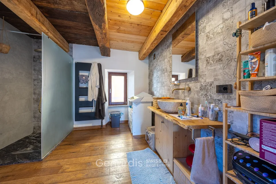 Ponte Tresa à proximité, maison élégamment rénovée – photo 14 sur 23