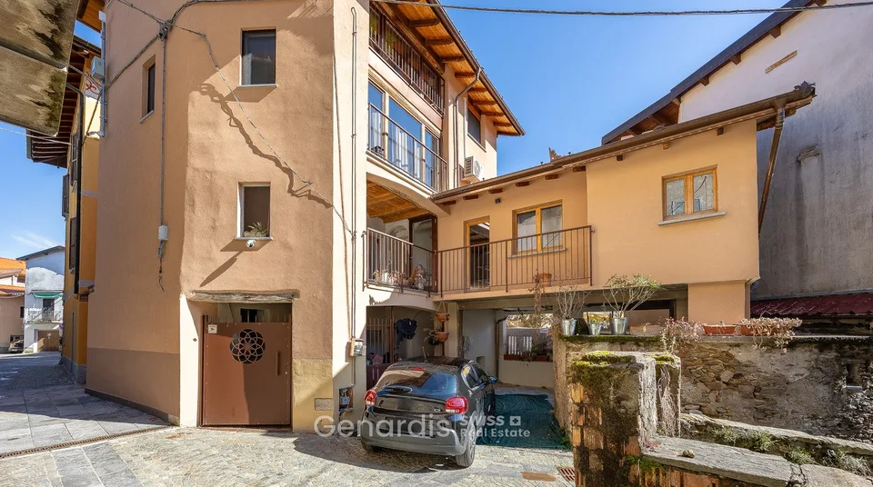 Ponte Tresa vicinanze, porzione di casa elegantemente ristrutturata.