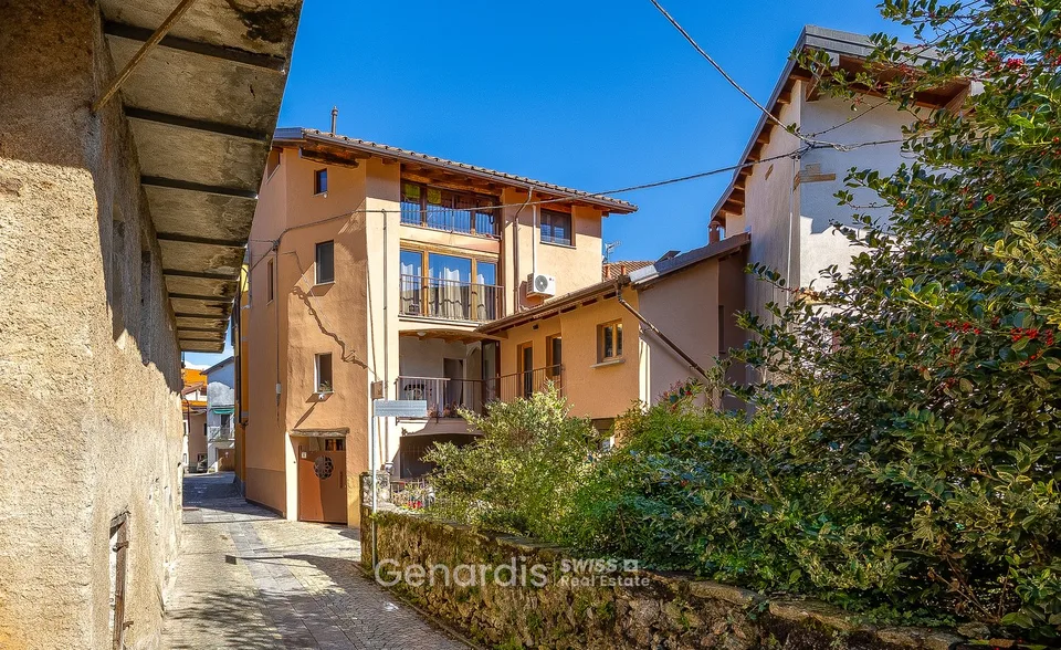 Ponte Tresa à proximité, maison élégamment rénovée