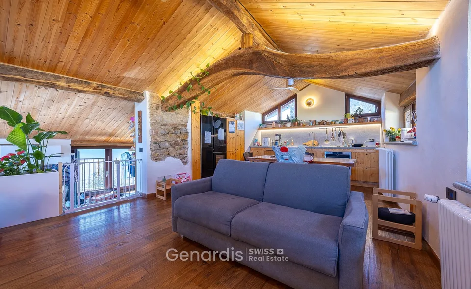 Ponte Tresa à proximité, maison élégamment rénovée