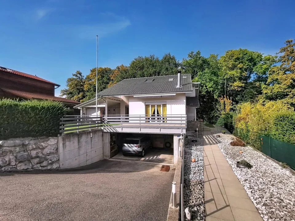 Familienvilla mit einem unabhängigen Studio!