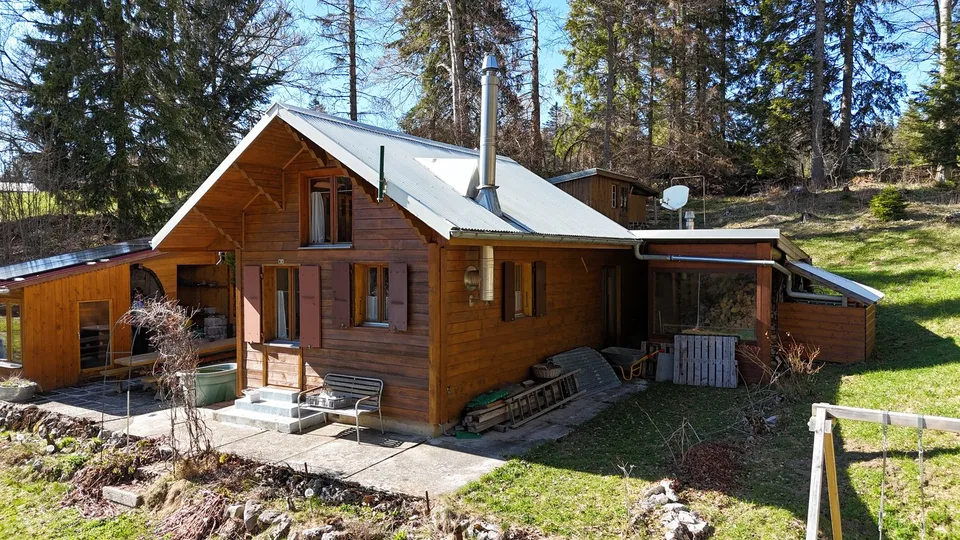 Objet très rare - Chalet de montagne avec confort sur la chaîne du Jura.