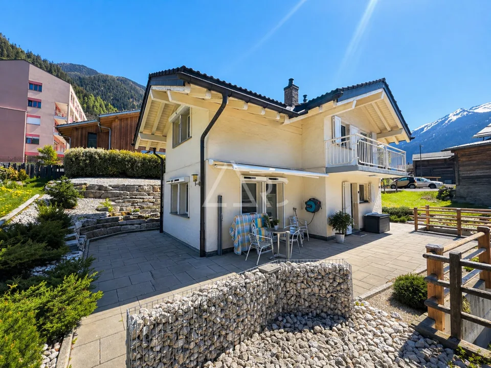 VILLA INDIVIDUELLE EN EXCELLENT ÉTAT - CALME, DOUBLE GARAGE & RÉSIDENCE SECONDAIRE
