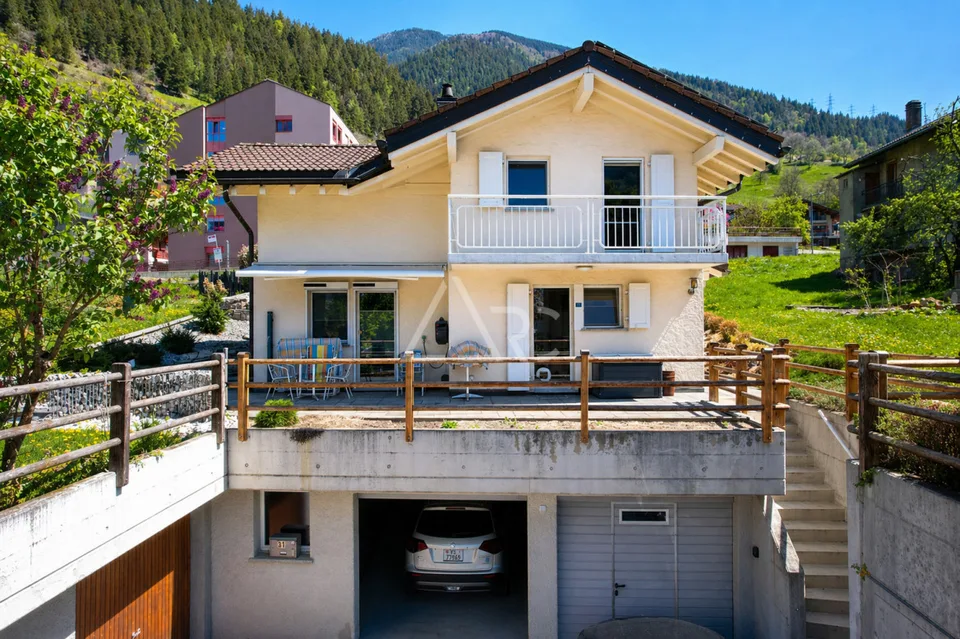 VILLA INDIVIDUELLE EN EXCELLENT ÉTAT - CALME, DOUBLE GARAGE & RÉSIDENCE SECONDAIRE