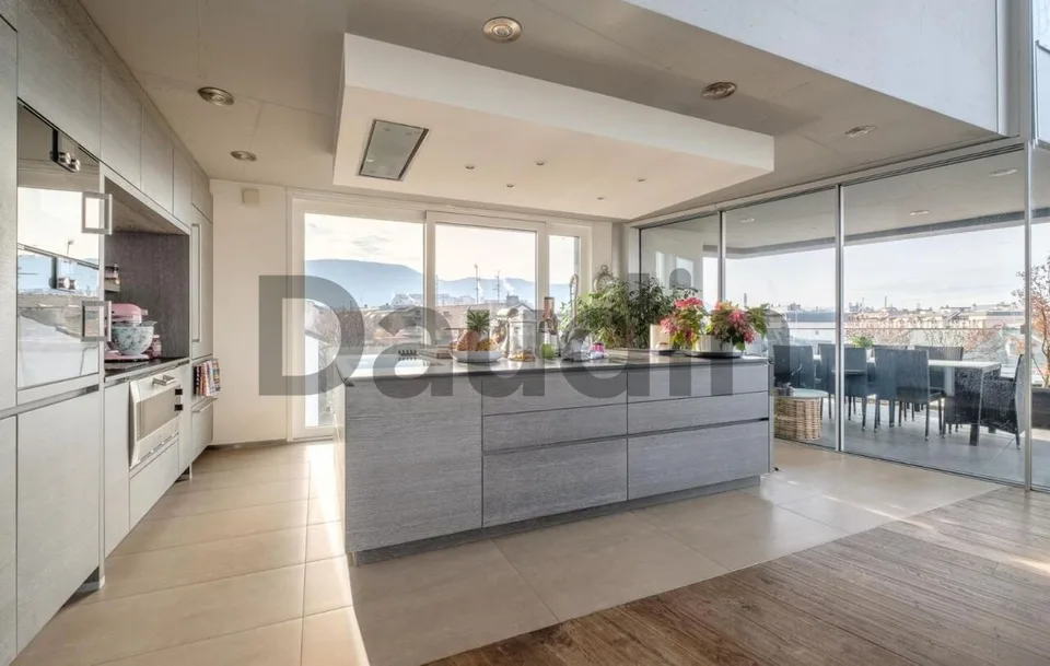 Mansarda di 7 locali con vista panoramica a Carouge
