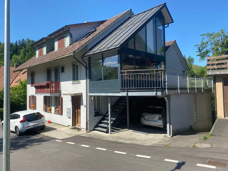 Casa multifamiliare con grande giardino, 13 camere, 3 appartamenti
