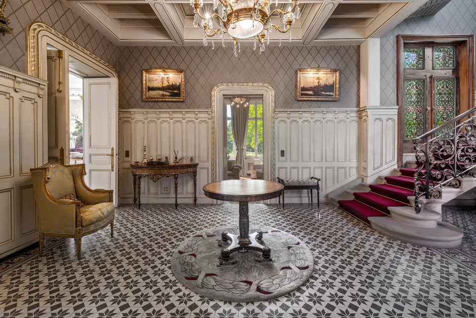 Exceptionnel Château du 19ème siècle et domaine de 9,5 hectares