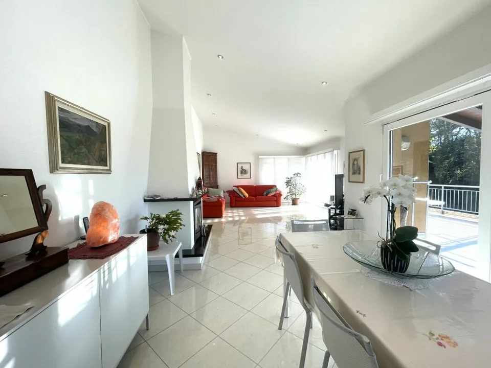 Superbe villa avec 2 appartements et piscine