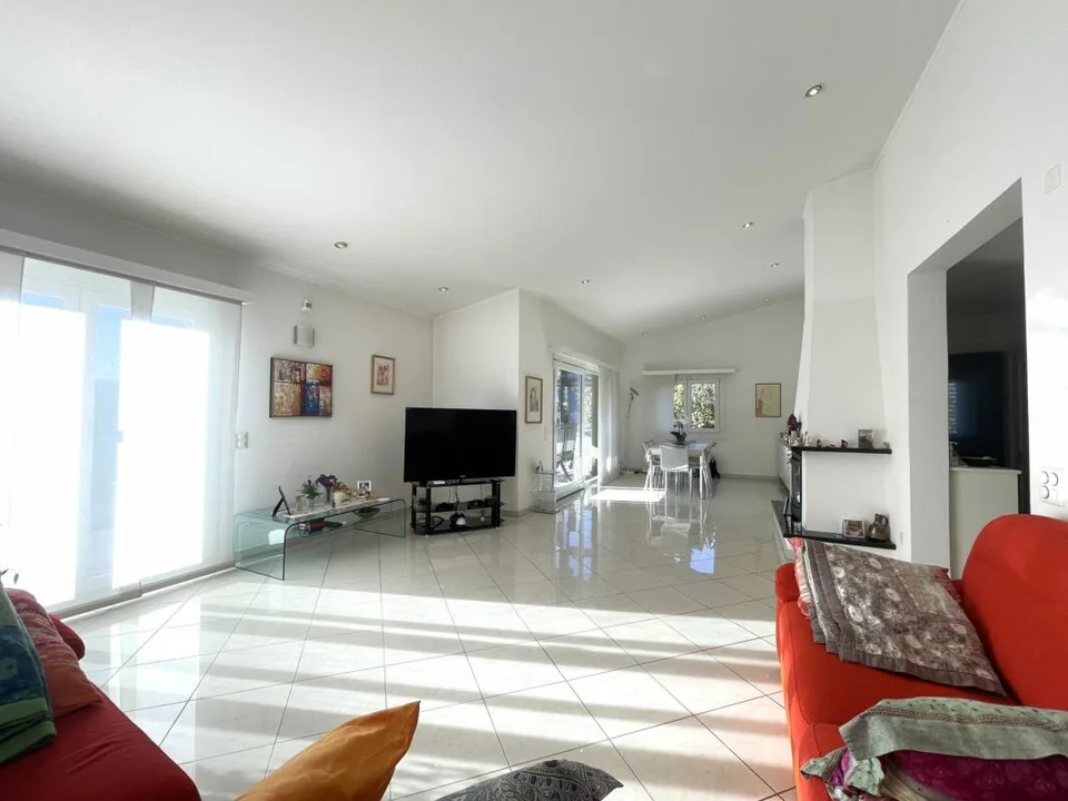 Superbe villa avec 2 appartements et piscine