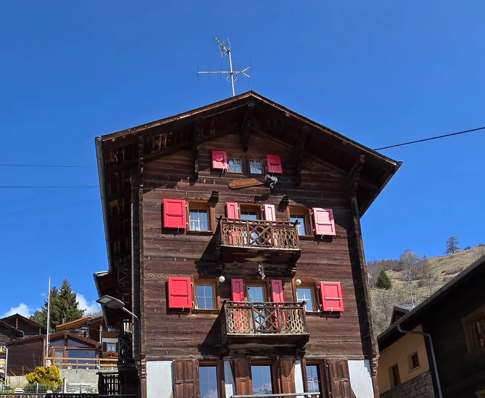 Charmantes Wohnung mit Terrasse, Panoramablick und Garage in St-Martin, Val d'Hérens
