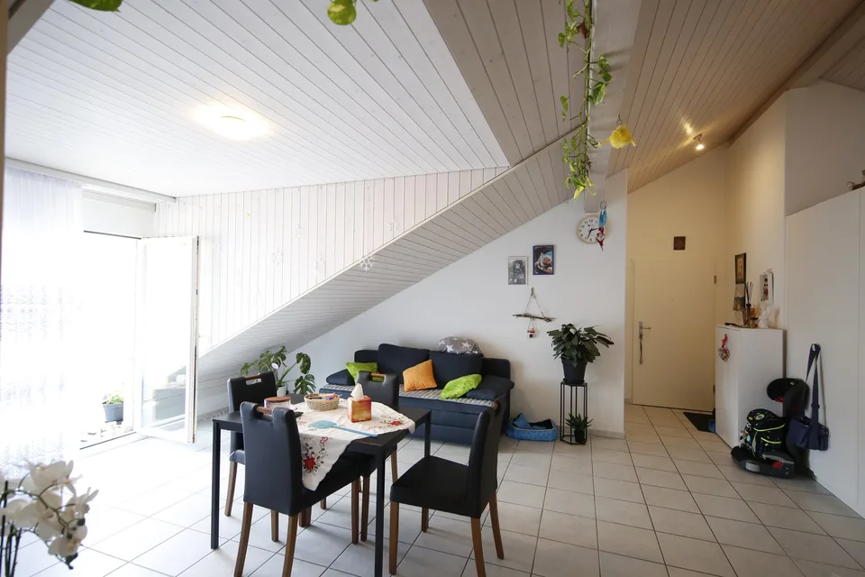Attraktive 3.5 Zimmer Dachwohnung mit Weitblick