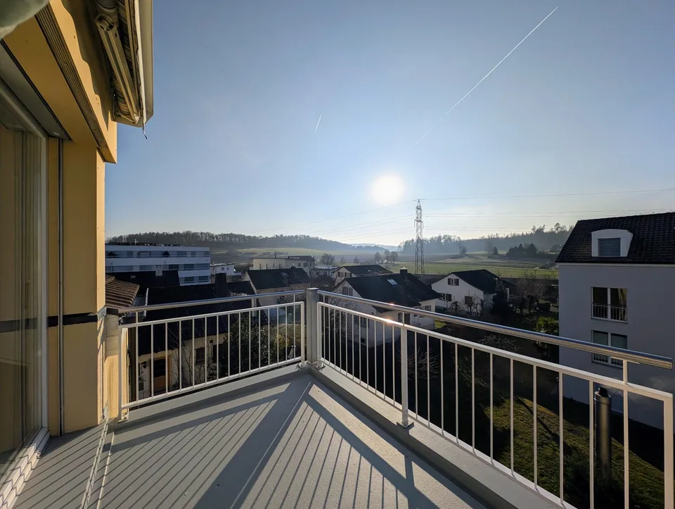 Attraktive 3.5 Zimmer Dachwohnung mit Weitblick