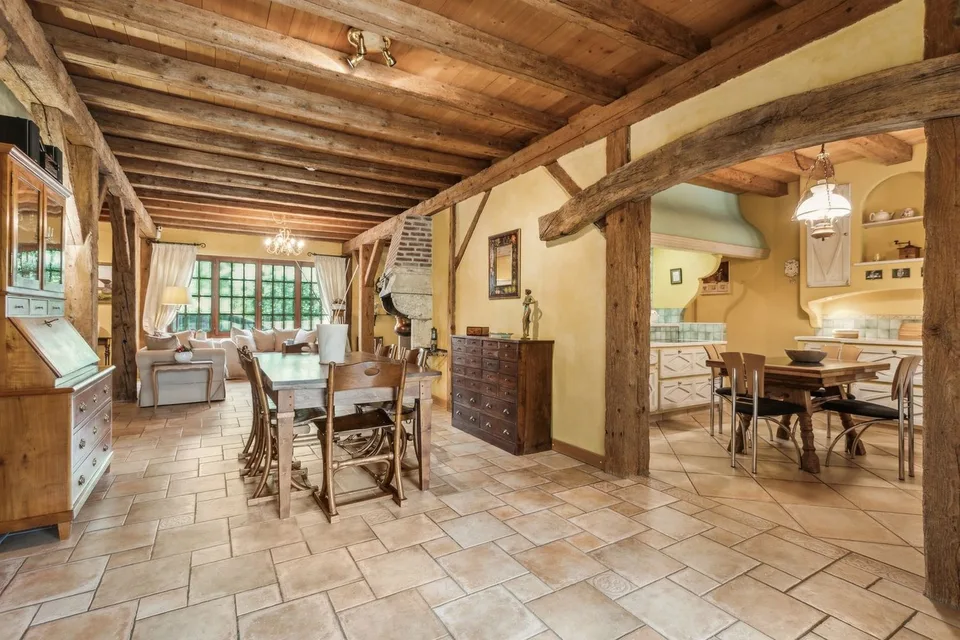 Proprietà con fascino autentico, finiture curate e grande giardino – foto 6 di 13