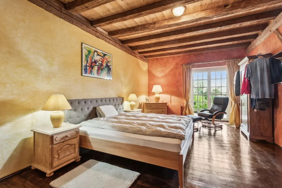 Proprietà con fascino autentico, finiture curate e grande giardino – foto 10 di 13