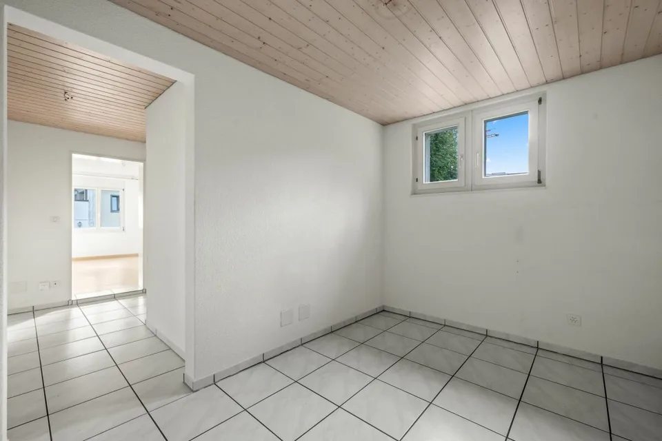 Casa a doppia famiglia in posizione centrale a Liestal.