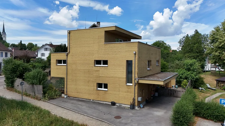 Neuwertiges 4.5-Zimmer-Einfamilienhaus mit Dachterrasse & Seesicht