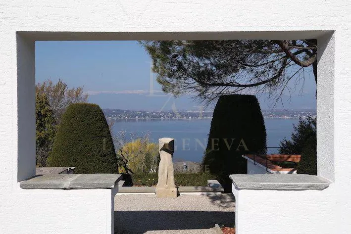 Traumhafte Villa mit atypischem Charme am See