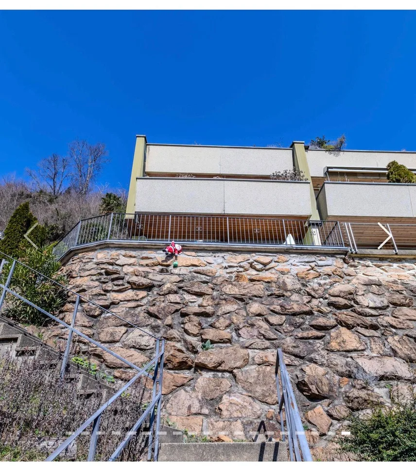 Casa Bifamiliare con Vista Panoramica ad Agno