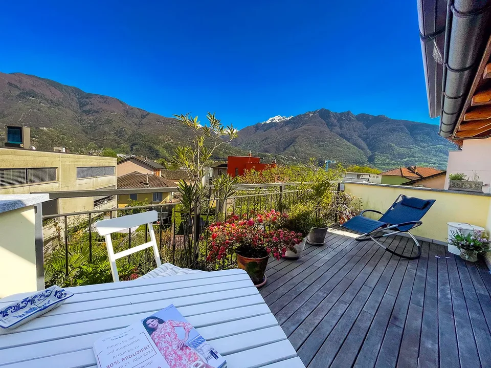 Casa unifamiliare rinnovata completamente, 5.5 locali con giardino e parcheggi