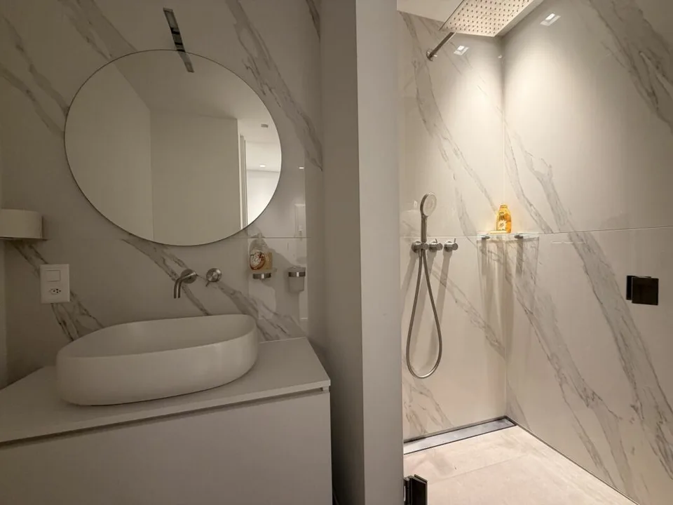 LUGANO - SUPER ATTICO DI RAPPRESENTANZA CON VISTA LAGO - PISCINA CONDOMINIALE NEL RESIDENCE CENTRAL PARK – foto 9 di 15