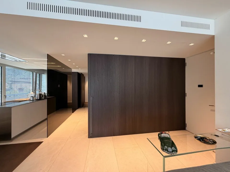 LUGANO - SUPERBE PENTHOUSE AVEC VUE SUR LE LAC - PISCINE DE LA RESIDENCE CENTRAL PARK