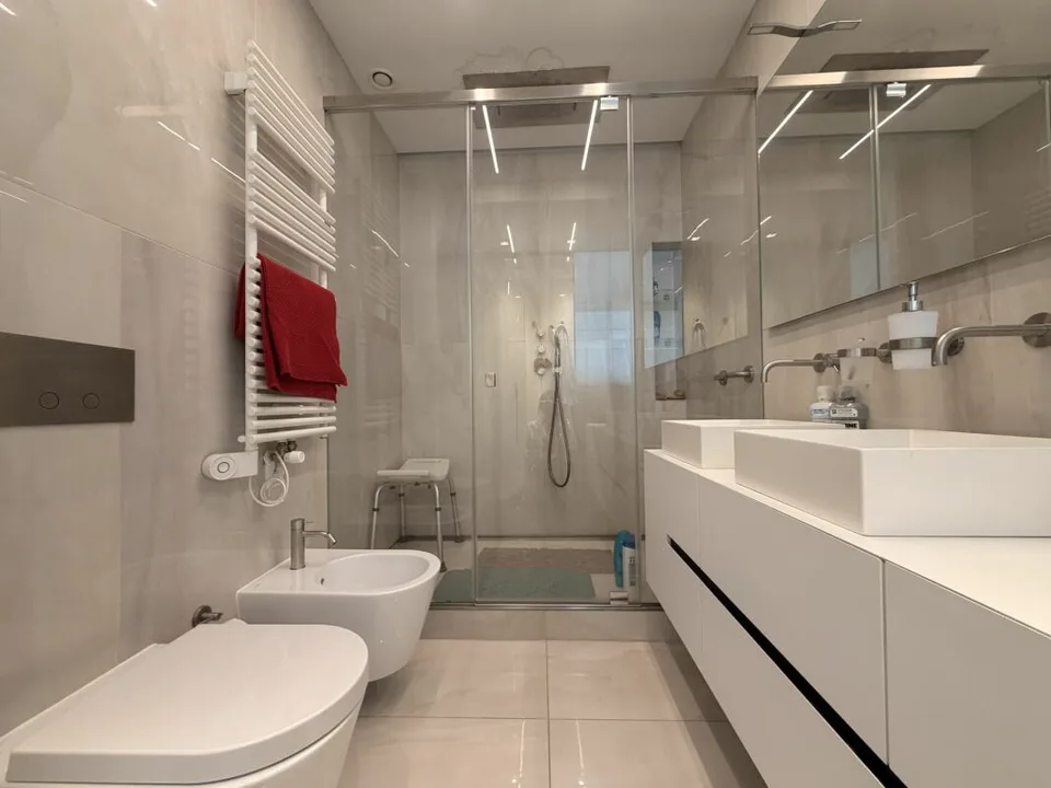 LUGANO - SUPER ATTICO DI RAPPRESENTANZA CON VISTA LAGO - PISCINA CONDOMINIALE NEL RESIDENCE CENTRAL PARK – foto 8 di 15