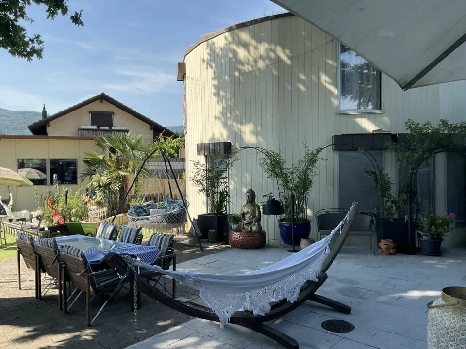Architektonische Meisterwerke: Zwei exklusive Rundhäuser in Top-Lage mit je 150m2 auf einem 902m2 Grundstück, ideal für eine grosse Familie oder Investoren.