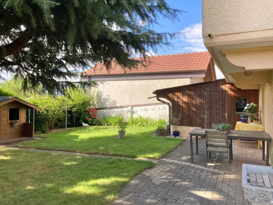 Casa unifamiliare di 4.5 locali con terrazze e giardino