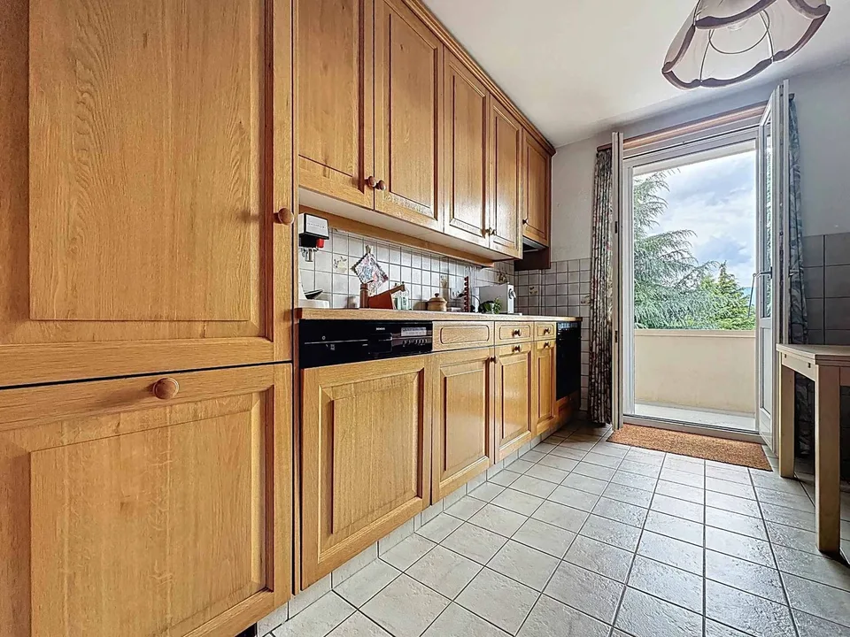 Casa unifamiliare di 4.5 locali con terrazze e giardino