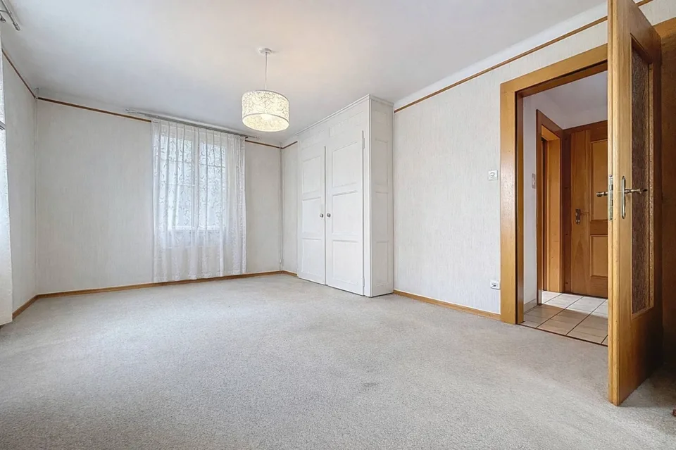 Einfamilienhaus mit 4.5 Zimmern, Terrassen und Garten – Foto 9 von 13