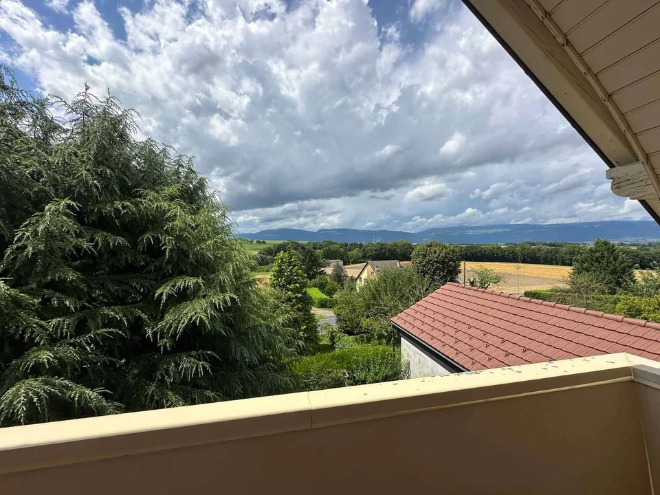 Einfamilienhaus mit 4.5 Zimmern, Terrassen und Garten – Foto 12 von 13