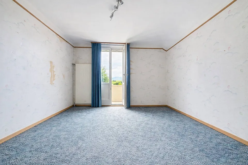 Einfamilienhaus mit 4.5 Zimmern, Terrassen und Garten – Foto 7 von 13
