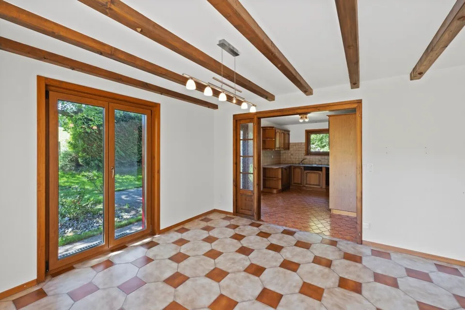 Villa di 2 appartamenti su un terreno di 1'144 m² a Massonnens