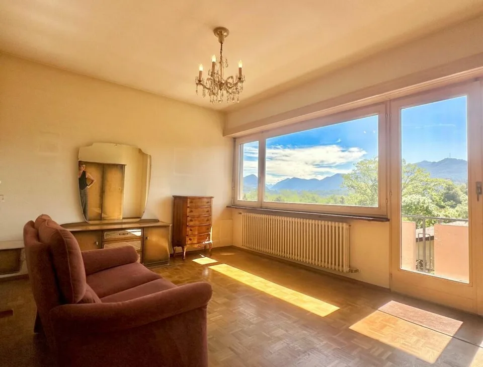 AGNO · ZWEIFAMILIENHAUS MIT GARTEN IN WOHNGEBIET