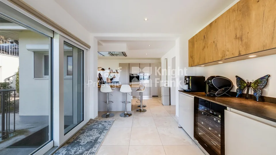 Magnifica villa individuale di 6.5 locali con vista eccezionale sul lago e le montagne in vendita a Blonay