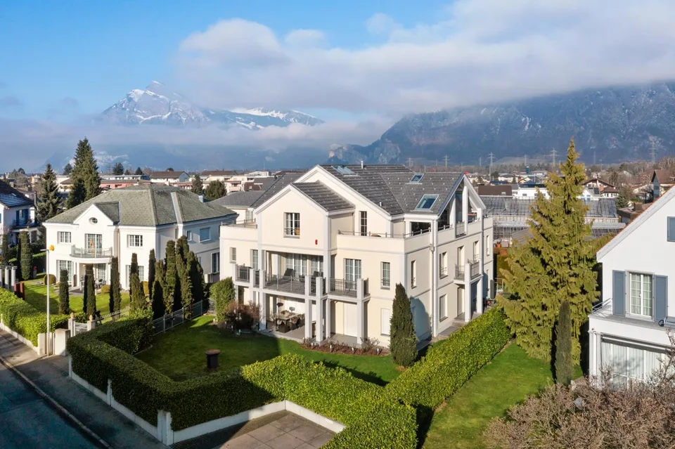 Appartamento di 190 m² al piano terra con area giardino di 265 m² ad uso esclusivo