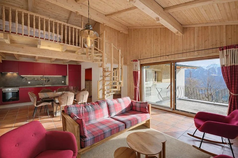 Chalet semidetached con charme autentico, completamente ristrutturato