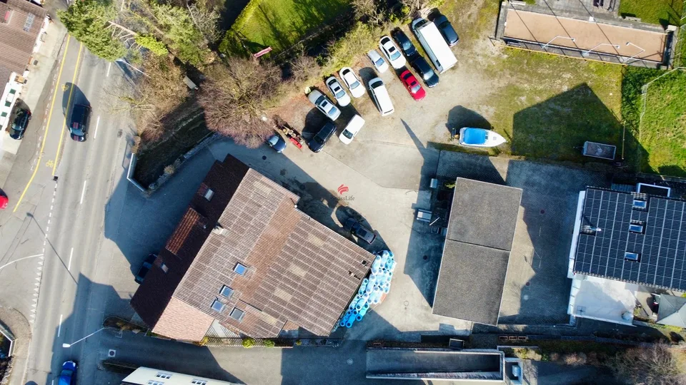 Parcelle di costruzione nuova con studio di progetto per 6 appartamenti