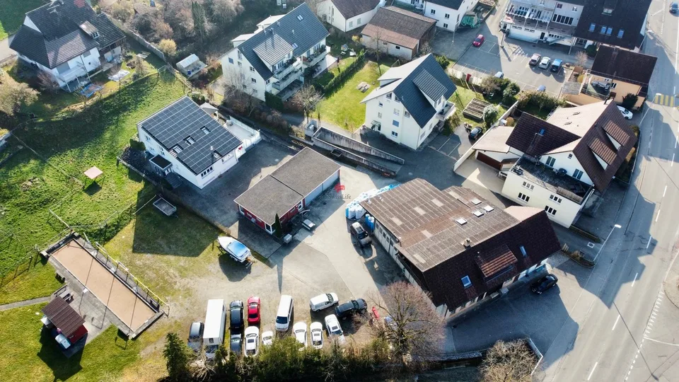 Parcelle di costruzione nuova con studio di progetto per 6 appartamenti